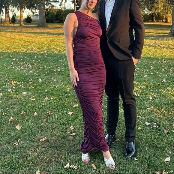 Lulus Plum Ruched Gown - Picture 3 of 3